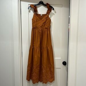 NWT Moon River maxi dress with eyelet embroidery at the bottom